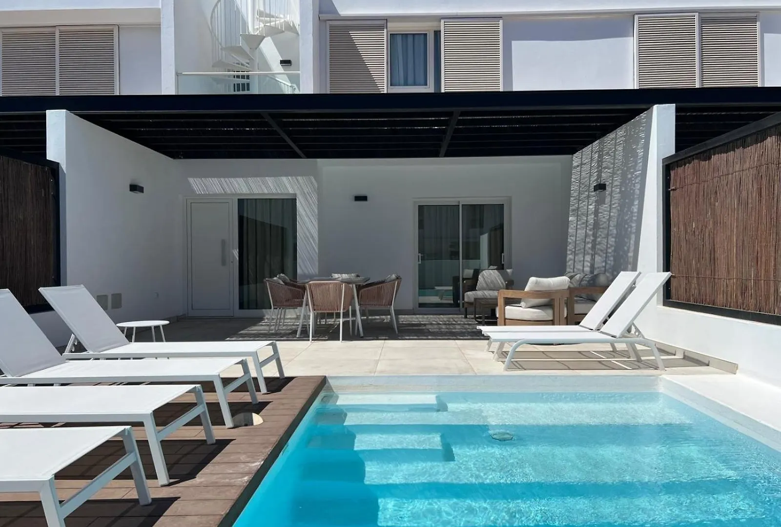 Serena Holiday Homes By Livvo Playa Blanca  0*, Playa Blanca (Lanzarote)