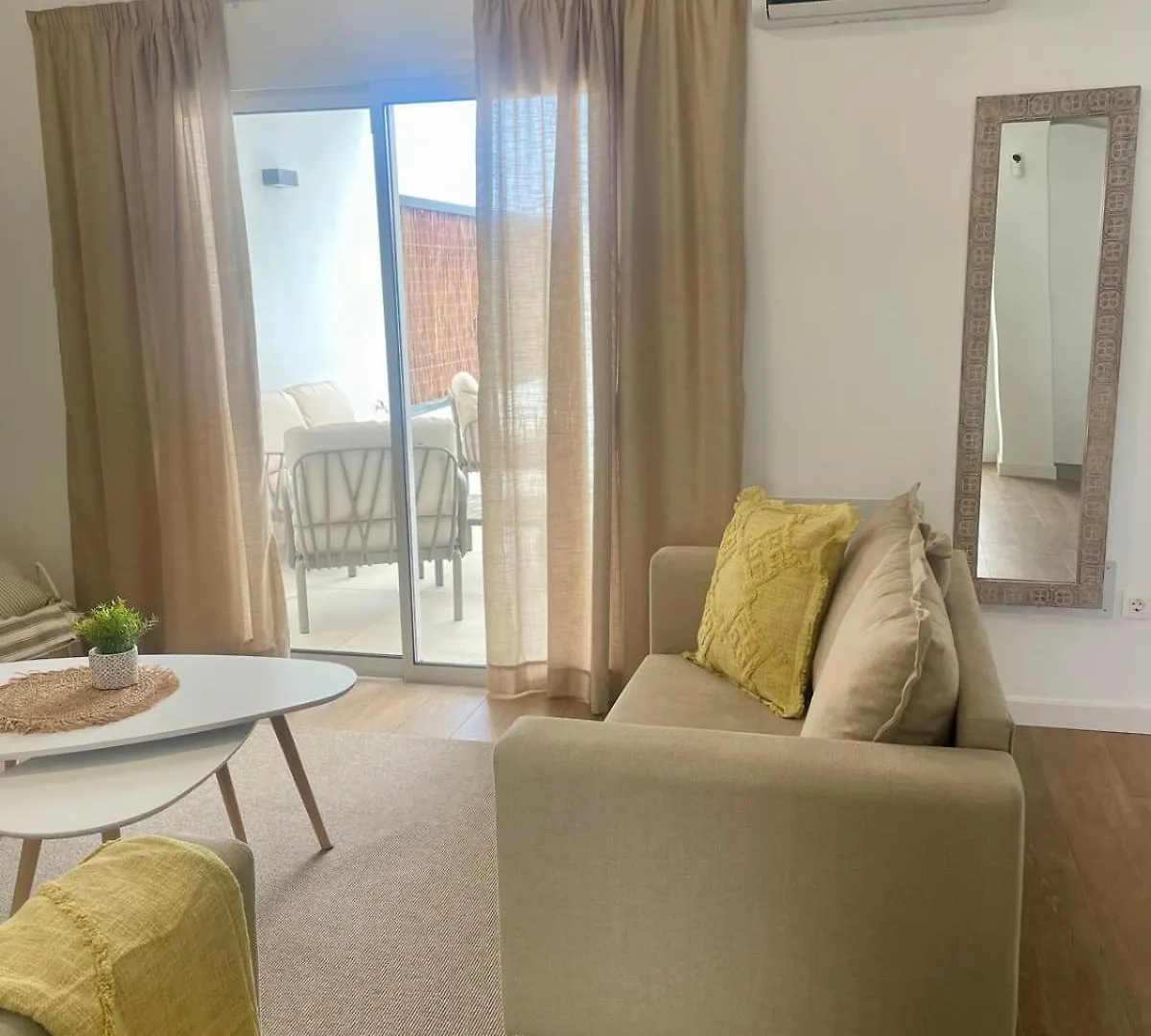 Serena Holiday Homes By Livvo Playa Blanca  0*, Playa Blanca (Lanzarote) España